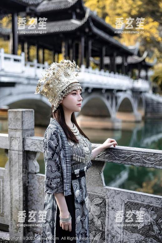 秀人网 - 李七喜：职业装也有夏日风，高清分享不容错过