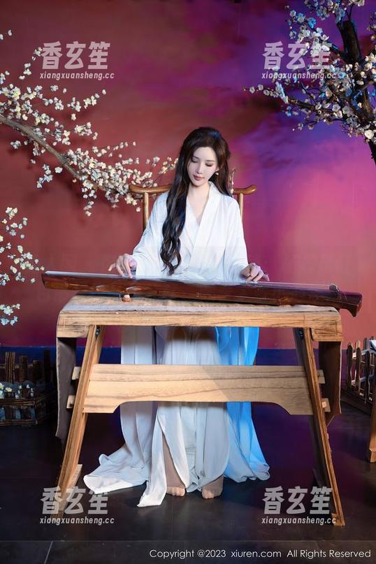 秀人网 - 你绝对想不到的性感：杨晨晨红色吊裙作品集分享，藏着太多小心思！