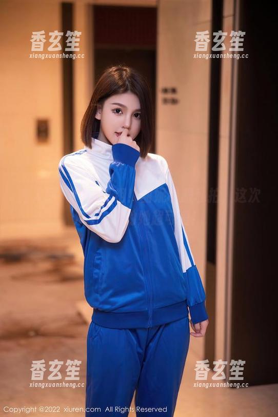 秀人网 - 原图真相！甜妮制服私拍，这次没有P图的她超可爱！