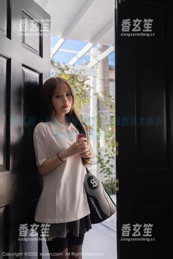 秀人网 - 软软旗袍套图，优雅到连大街小巷的狗都要回头！