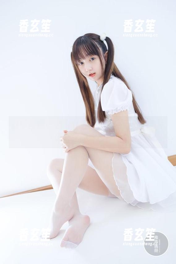 稚乖画册 - 当女仆遇上生煎团团：一场写真合集的奇妙冒险
