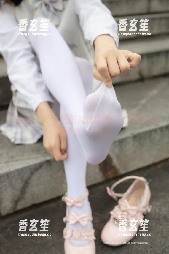 紧急企划 - 小恩的美腿套图：一瞬间注意力被全方面俘获