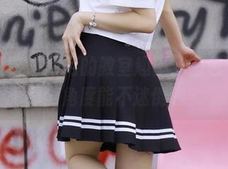 绮梦摄影 – 月月的教室趣事：图包下载，哪个角度能不迷倒我？