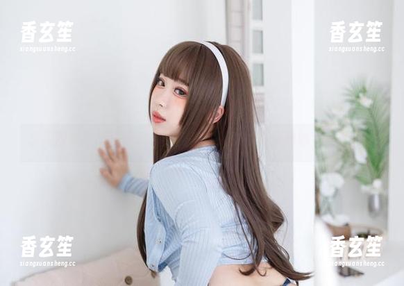 水花四溅！胡桃喵教你如何在定制图片里优雅地“竞泳”。