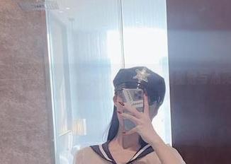 微密圈 – 脸红Dearie：私拍空姐图集，一场视觉与心灵的双重旅行