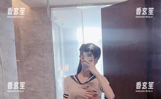 微密圈 - 脸红Dearie：私拍空姐图集，一场视觉与心灵的双重旅行
