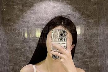 微密圈 – 脸红Dearie制服图集：说是上班，其实我在准备与心仪的她约会！