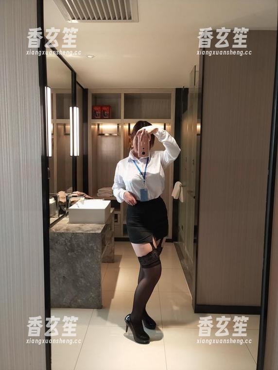 偶然间发现的自闭颜球球内衣写真：那些壁纸上的柔软曲线