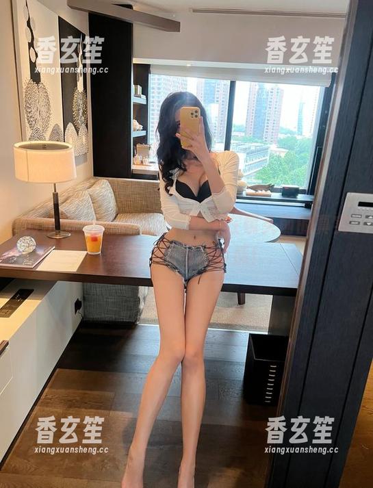 微密圈 - 跟随葛征，女王在镜头前的真实瞬间，原图超带感！