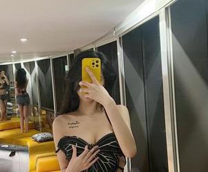 微密圈 – 看葛征泳装美图时，忍不住想象自己在海边的样子，嘻嘻，有点小幻想。