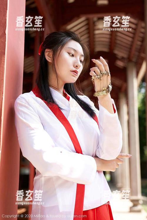 蜜桃社 - 从御姐到仙女：伊琳的原图合集绝不容错过