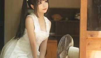 蠢沫沫·天台在线，高清收录：今天的天空比我脑子里的想法还晴朗。