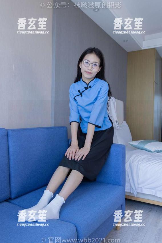 袜啵啵 - 图片里的小沫和她的白丝大腿袜，满满的活力与魅力，谁能拒绝这样的资源？