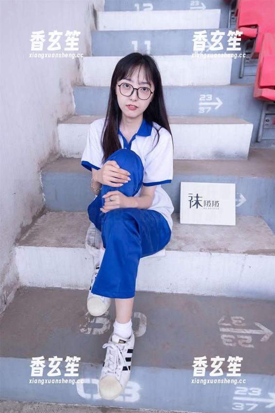 袜啵啵 - 小淳的两双高跟鞋，疯狂吸引！点开免费图包，心动不如行动！
