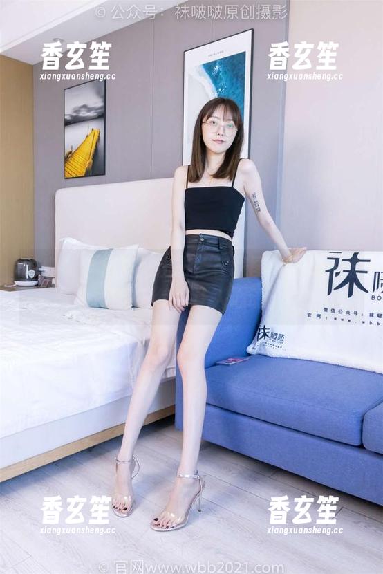 袜啵啵 - 甜甜圈出击，在线图集里的红裙风情，绝对让人心动！