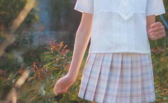 西瓜少女居家写真集：家里就像个时尚秀场，点击下载感受一下！