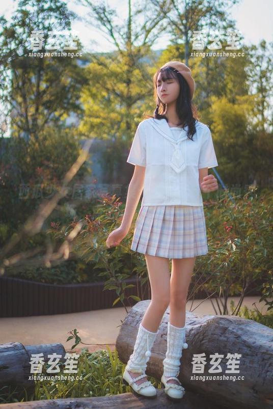 西瓜少女居家写真集：家里就像个时尚秀场，点击下载感受一下！