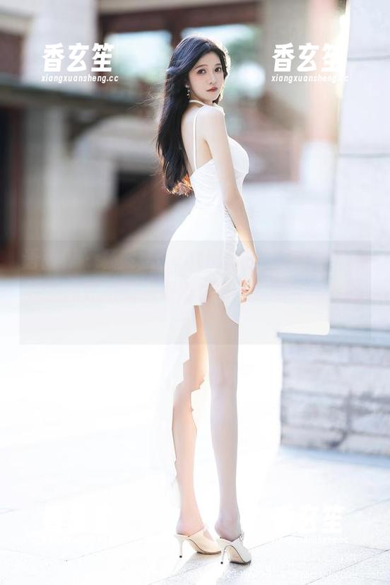 语画界 - 杨紫嫣Cynthia花嫁原图蟊不知道她拍完后有没有被这些美丽的花瓣给压到？