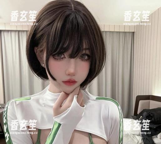 套图笔记：当阿薰kaOri的短裙与画面交汇时，世界更有色彩