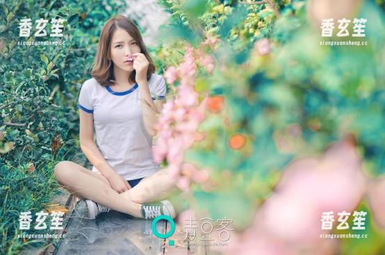 青豆客 - 施忆佳瑜伽：原图的姿势真是让人佩服，精选时让我忍不住点赞好几次！