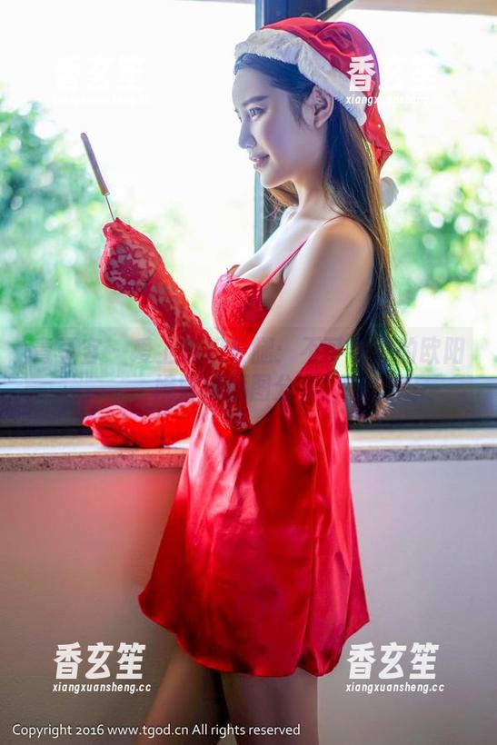 青豆客 - 爱上这双长腿：不可错过的欧阳妮娜娜原图分享！