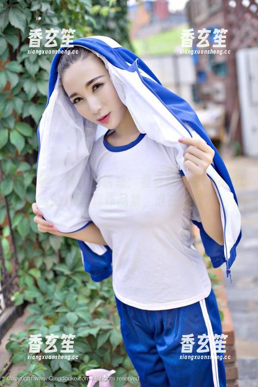 青豆客 - 神秘的诱惑：看看歆小兔chobits的JK写真作品集，谁在想我？