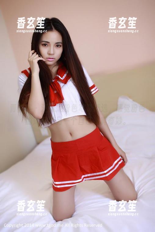 青豆客 - 汪佩妮粉色写真精选，感觉粉色的她好像另一个自己，真奇妙。