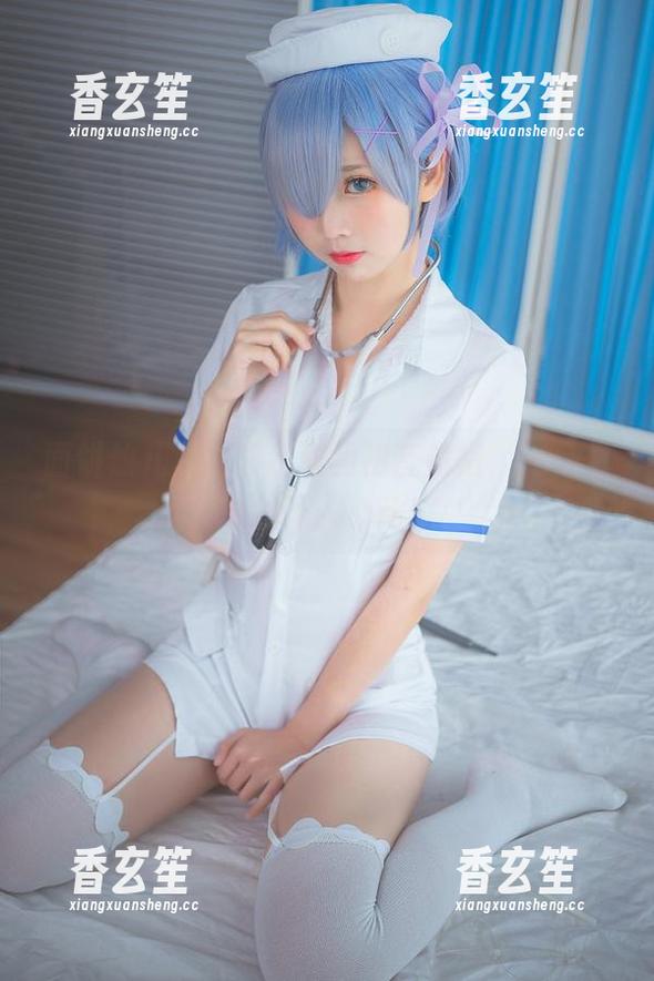 面饼仙儿私拍图包里的初音旗袍，光是想象就让人心动！