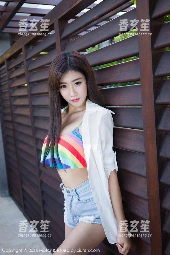 魅妍社 - 这就是杨晨晨sugar的美脚！美图一秒变壁纸，让你心动不已？
