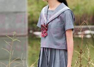 魔镜街拍 – 套图中的婷婷，如同仙女下凡，黑丝美腿搭配白色吊带连衣裙，精选保证让你心里小鹿乱撞！