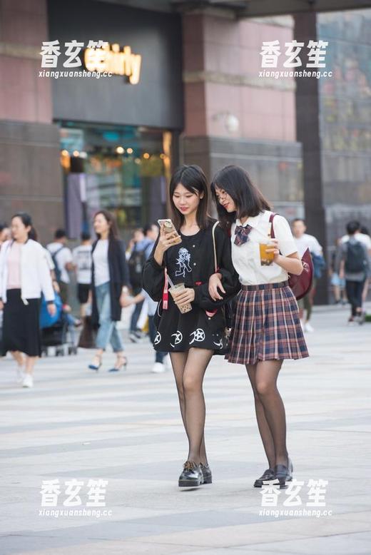 魔镜街拍 - ‘肉丝’不仅是吃的，婷婷在寒风中教你品味圣诞写真！