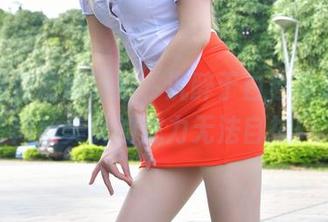 下载高清魔镜街拍，沉醉于白色高跟旗袍肉丝美女的魅力无法自拔！